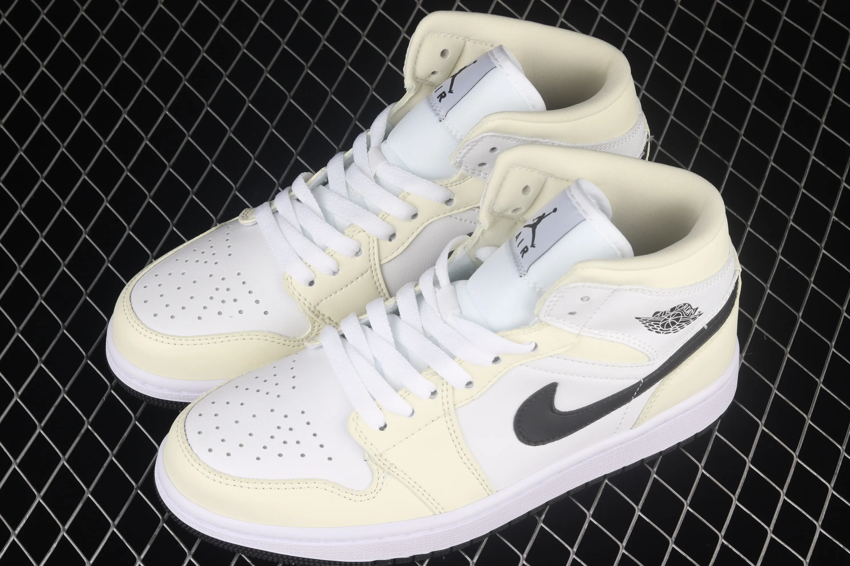 All categories Air Jordan Jordan series basketball shoes Air Jordan 1 Mid Air Jordan 1 Mid AJ1 Joe 1 white apricot milk coconut cream China basketball shoes BQ6472-121
